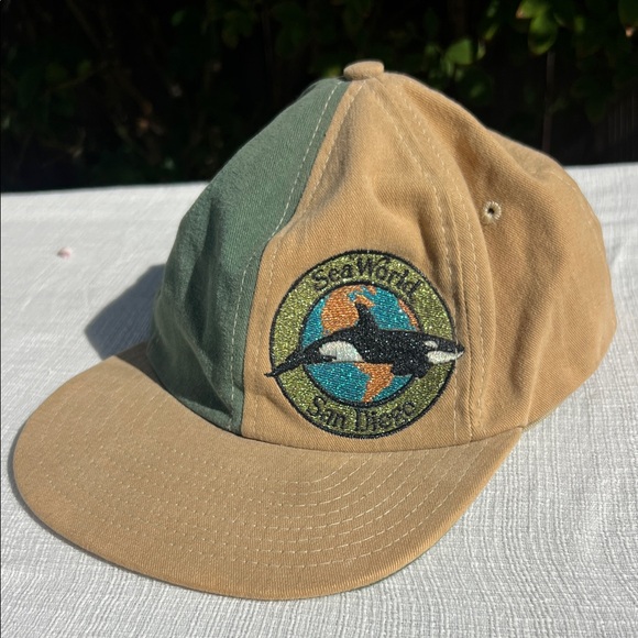 vintage 90s Sea World swirl snapback shamu cap. RARE - Picture 1 of 17